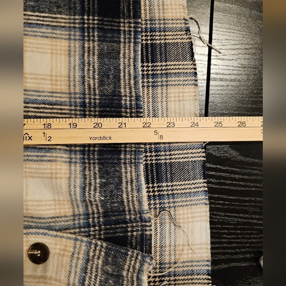 LA MIEL NAVY BLUE & CREAM PLAID CROPPED SHACKET, SZ SMALL - Picture 13 of 13